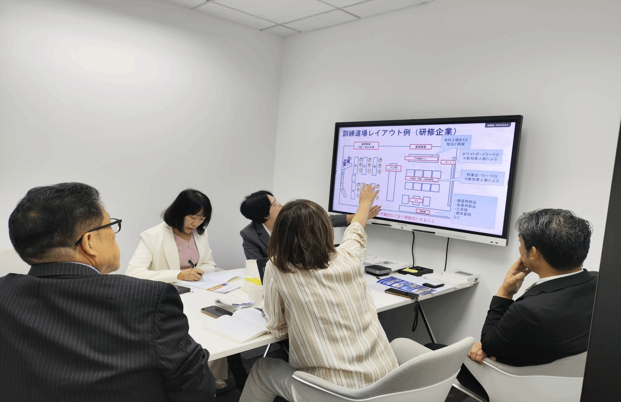 東方語言學院院長程良率隊赴上海訪企拓崗與考察交流，深化產學研合作，賦能網(wǎng)絡技術服務人才培養(yǎng)
